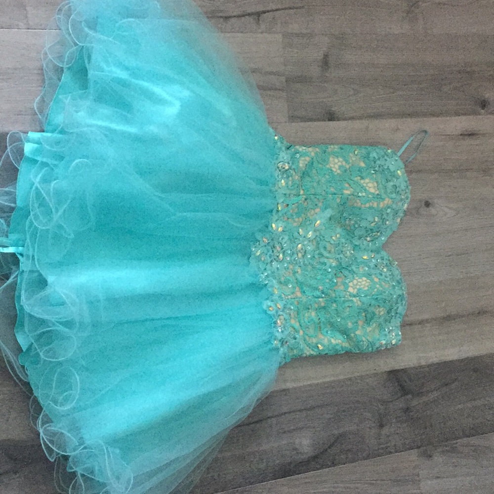 Prom dress - Picture 3 of 8